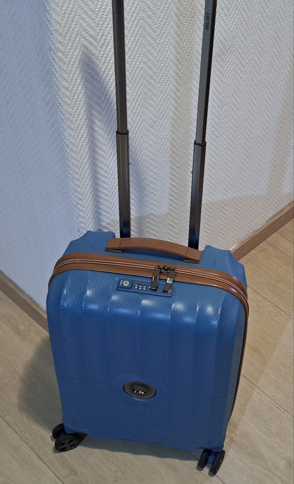 Delsey valise trolley 4x roulettes coque rigide dur 50/25 cm, Plastique dur, Moins de 35 cm, Comme neuf, Enlèvement