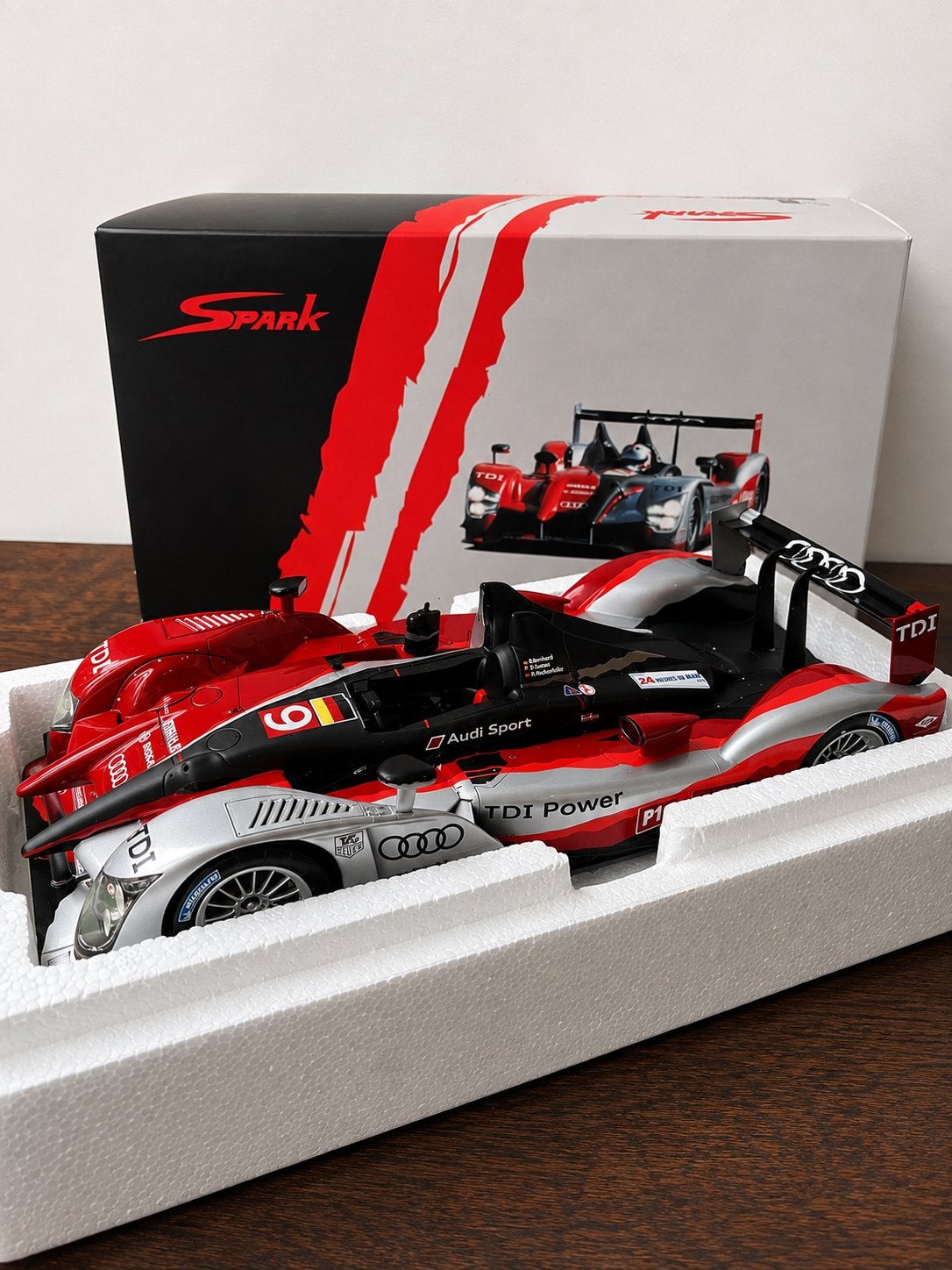 Audi winner 24h mans 2010 1:18 Spark, Envoi, Comme neuf
