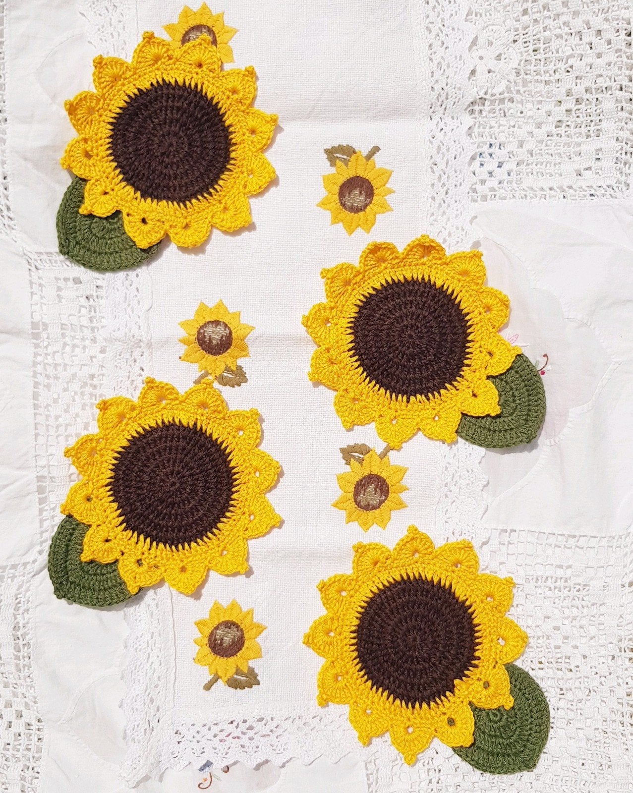 Gehaakte placemats met zonnebloem (handgemaakt), Huis en Inrichting, Ophalen of Verzenden, Nieuw