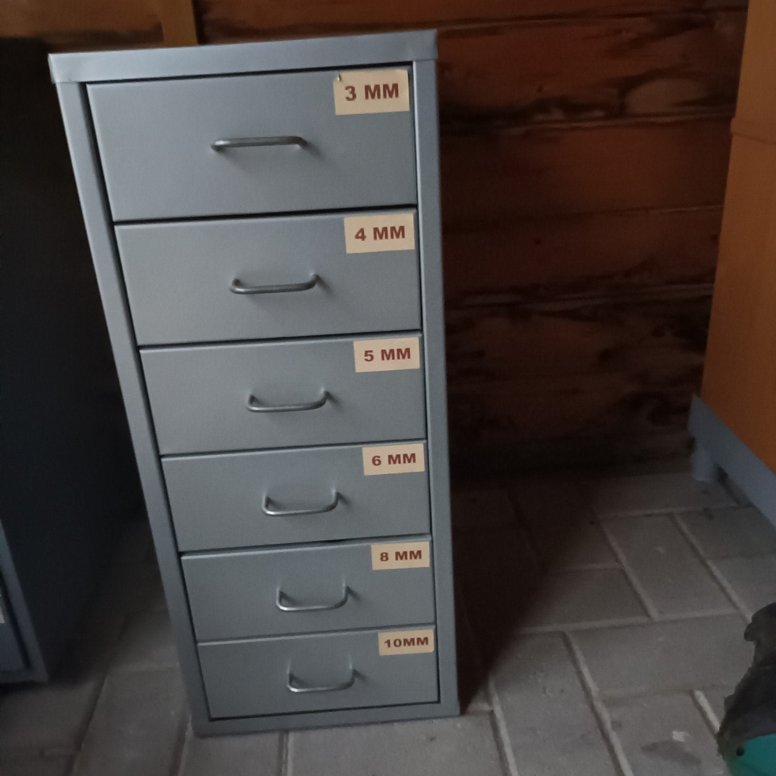 1 ijzeren kastje 6 schuiven, Ophalen