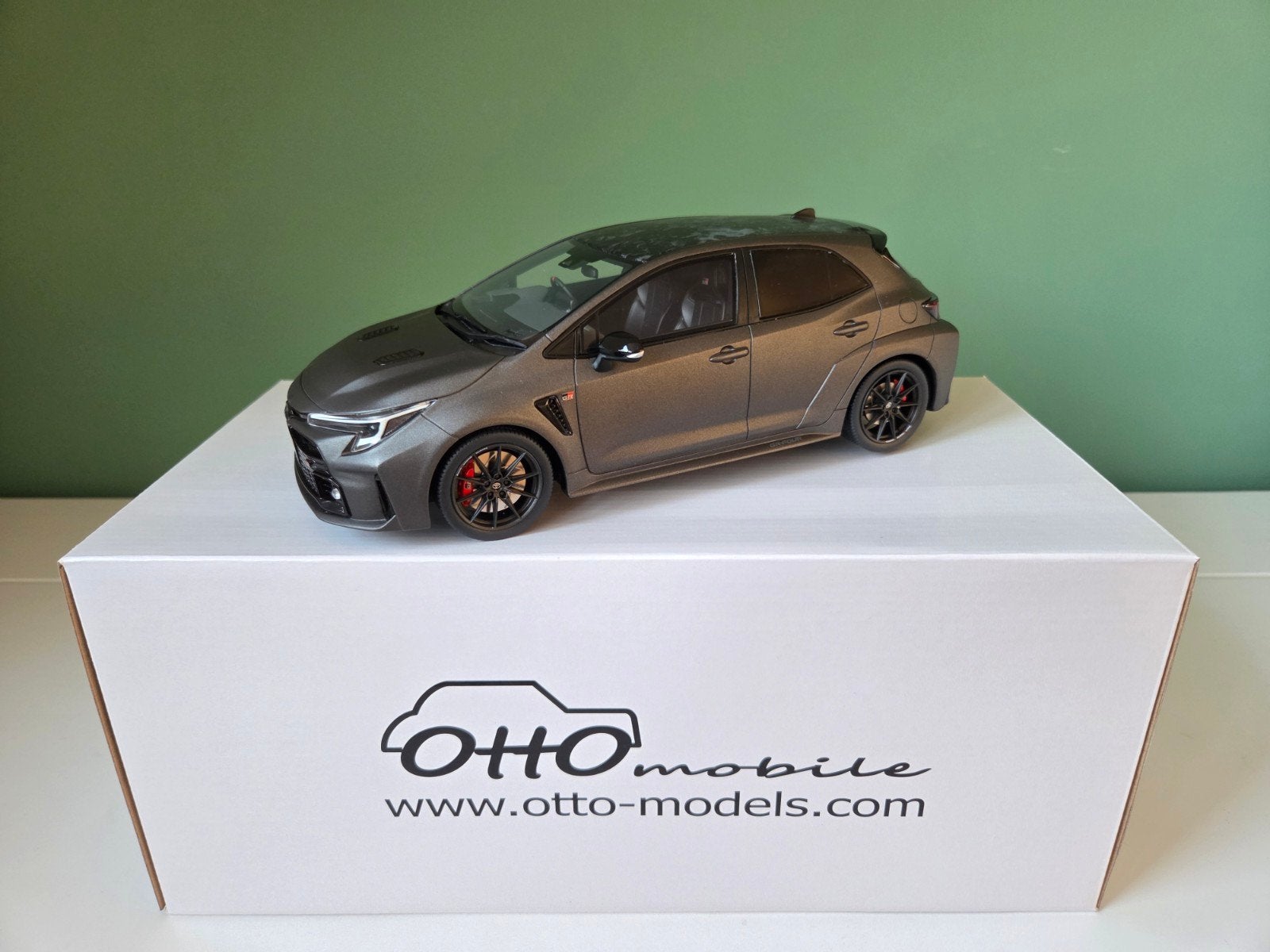 Otto Mobile 1:18 Toyota Corolla GR Édition Morizo (OT451), Enlèvement ou Envoi, Neuf, Voiture, OttOMobile