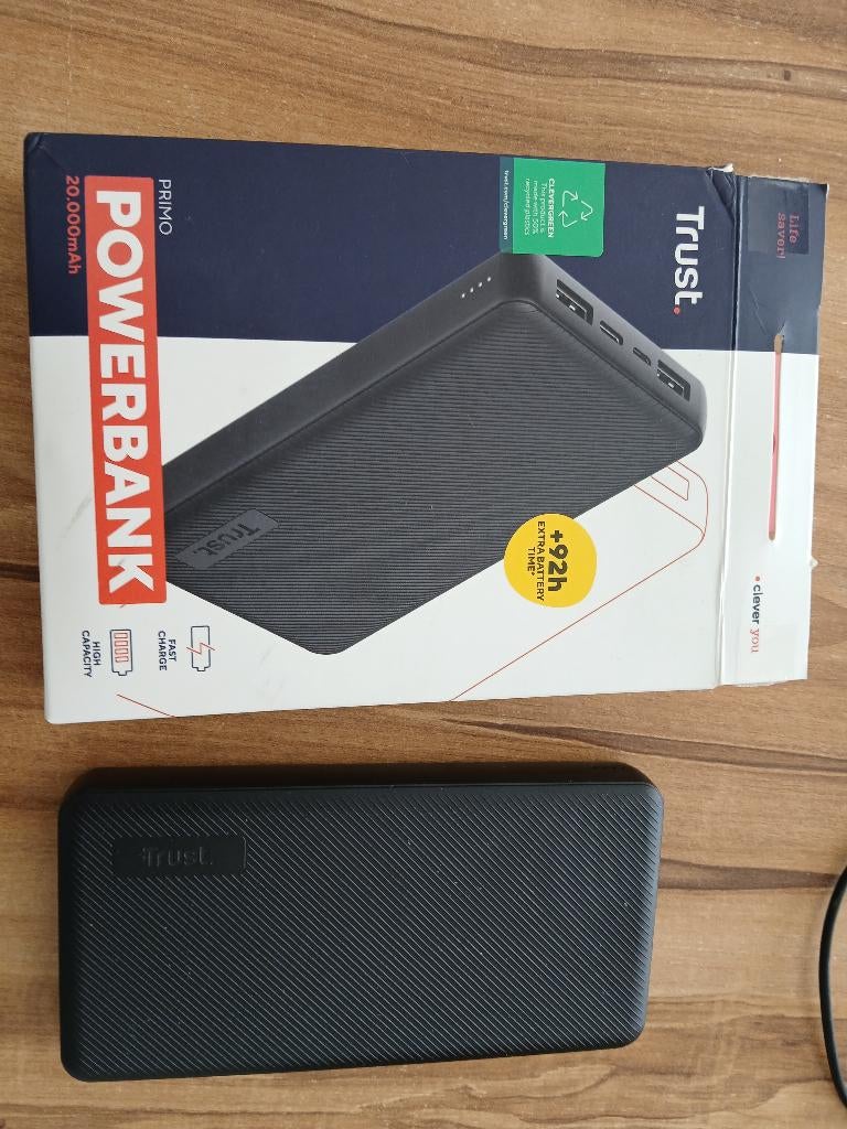Powerbank trust, Enlèvement ou Envoi, Comme neuf, Trust