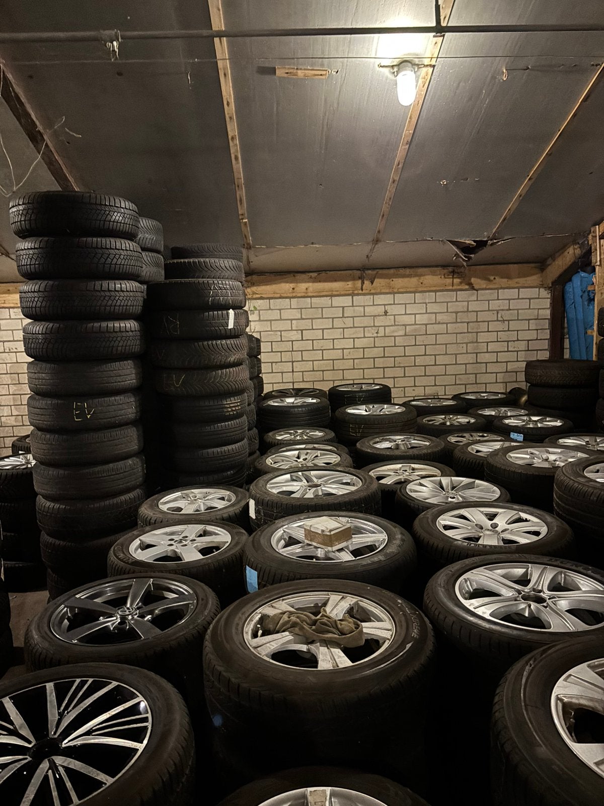 Lot de pneus et jantes VAG Mercedes 4x Cupra Bmw été hiver, Autos : Pièces & Accessoires, Enlèvement, BMW