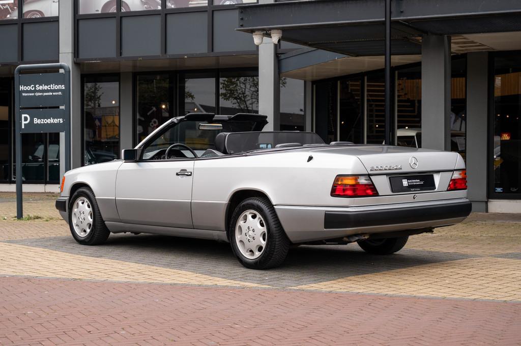 Mercedes-Benz E-Klasse 300 CE-24 Cabriolet (bj 1994), Auto's, 4 zetels, Zwart, Cabriolet, Bedrijf