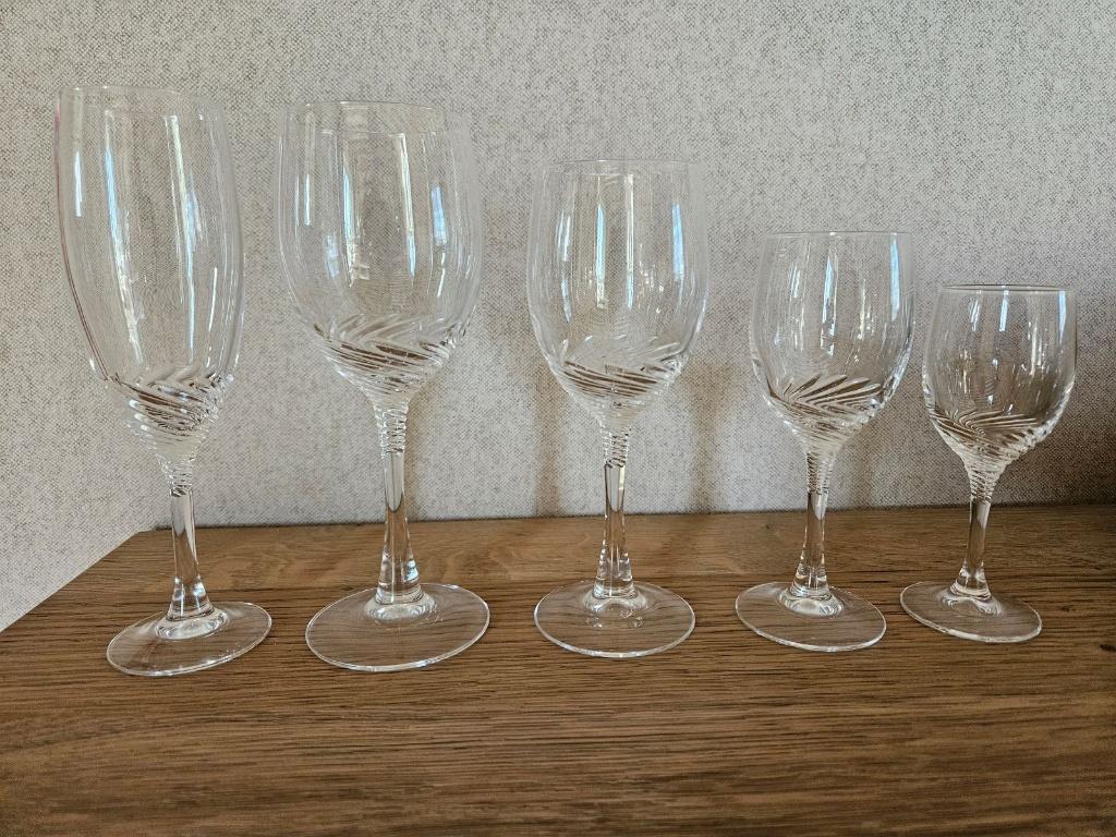 COMPLEET 60-delig glasservies kristal in nieuwe staat, Antiek en Kunst, Antiek | Glaswerk en Kristal, Ophalen