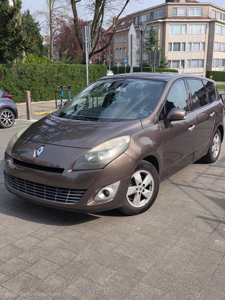 Renault scenic essence euro 5 LEZ OK 2035, Autos, Renault, Cuir, Euro 5, Achat, Ordinateur de bord