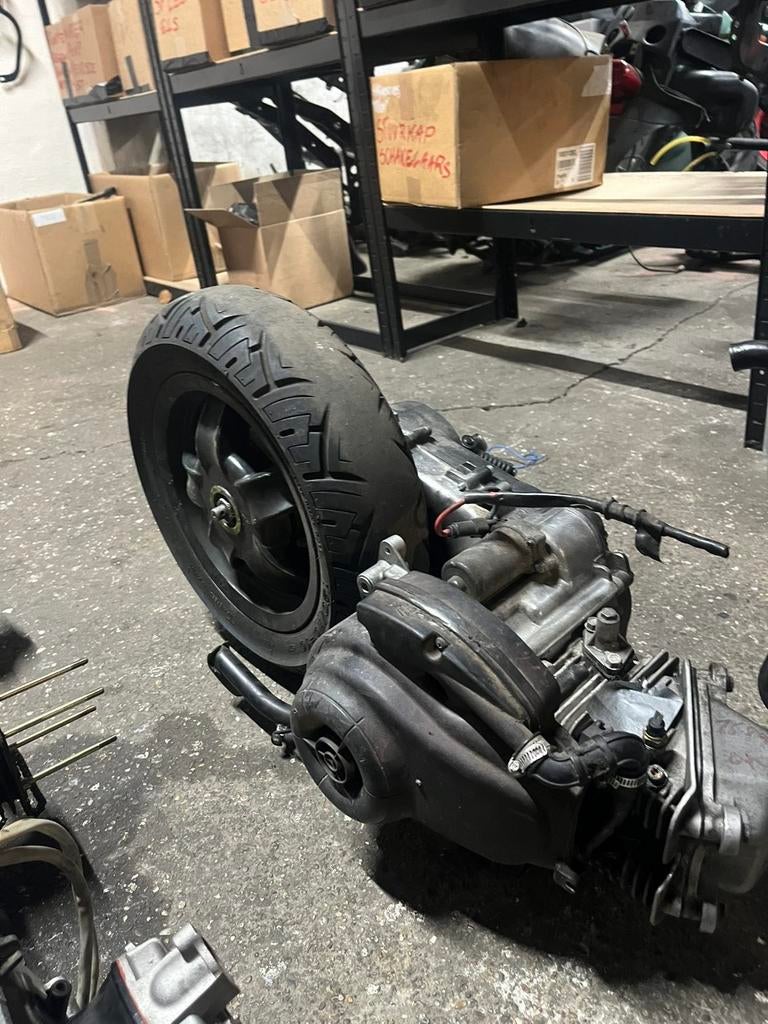 Piaggio zip 80cc 4t, Fietsen en Brommers, Ophalen, Zo goed als nieuw, Blok