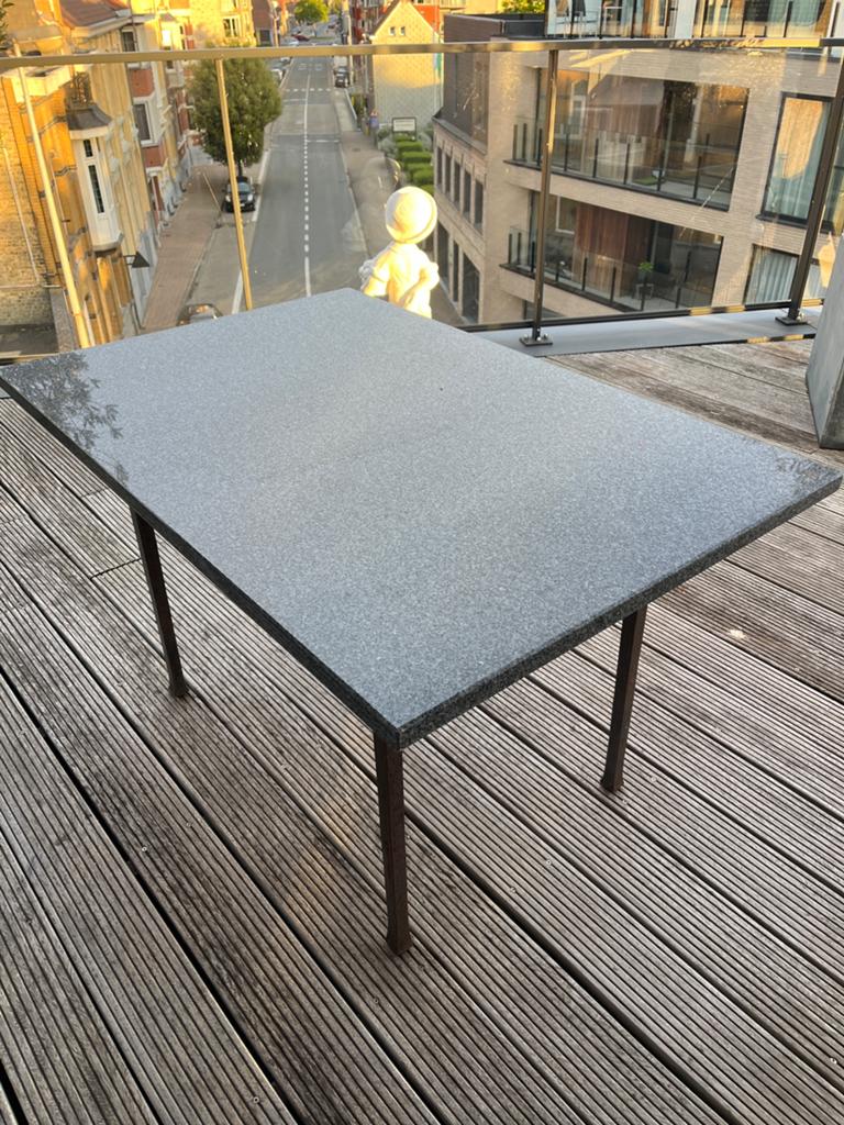 Table épaisse avec plateau en granit véritable, Enlèvement, Utilisé, Rectangulaire, Métal