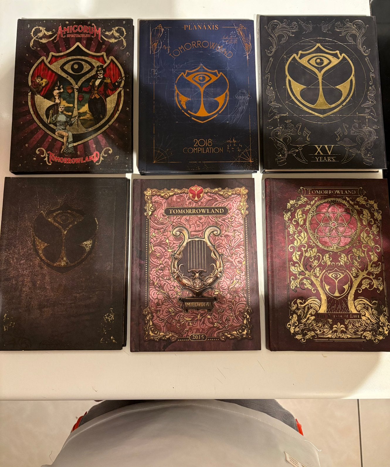 Tomorrowland, Enlèvement, Comme neuf