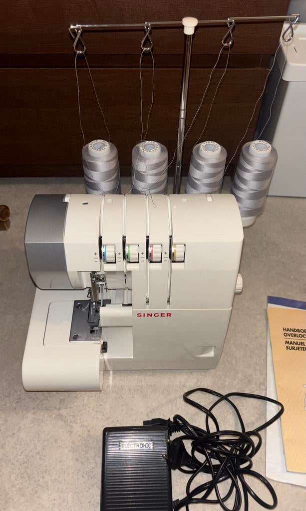 Overlock naaimachine, Ophalen, Zo goed als nieuw, Singer