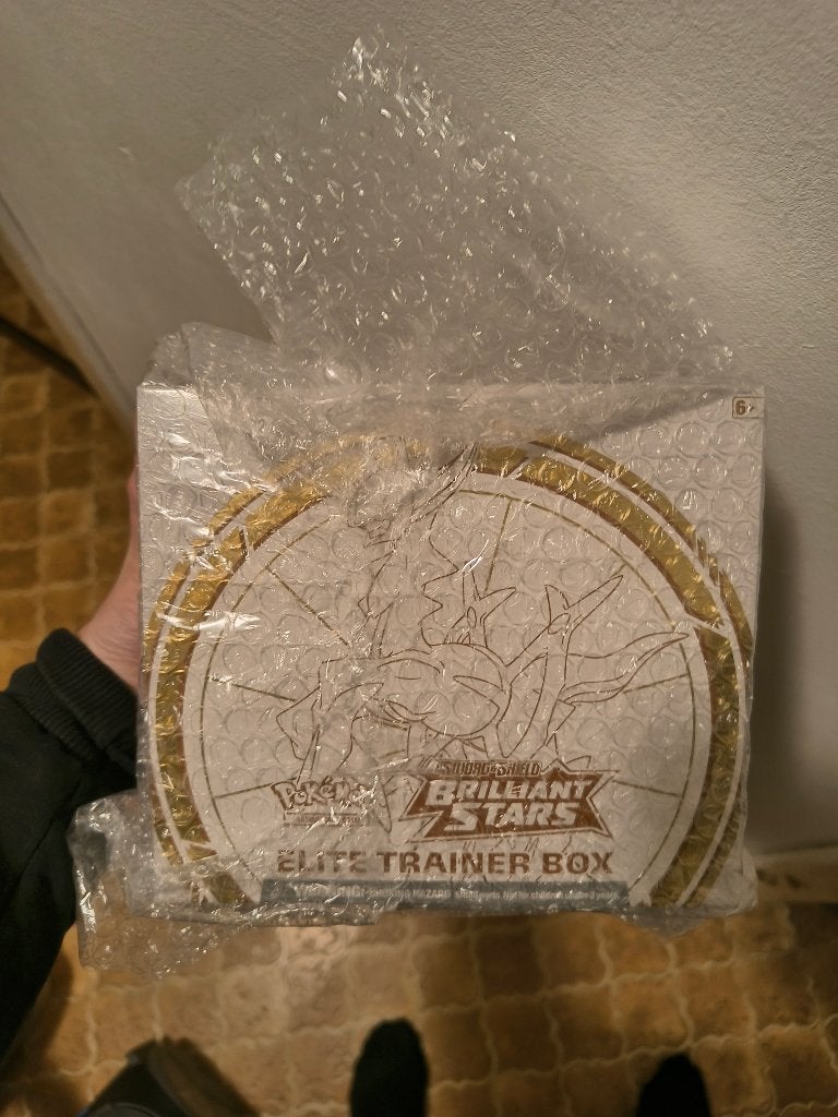 Brilliant Stars – Elite Trainer Box, Ophalen of Verzenden, Nieuw, Boosterbox