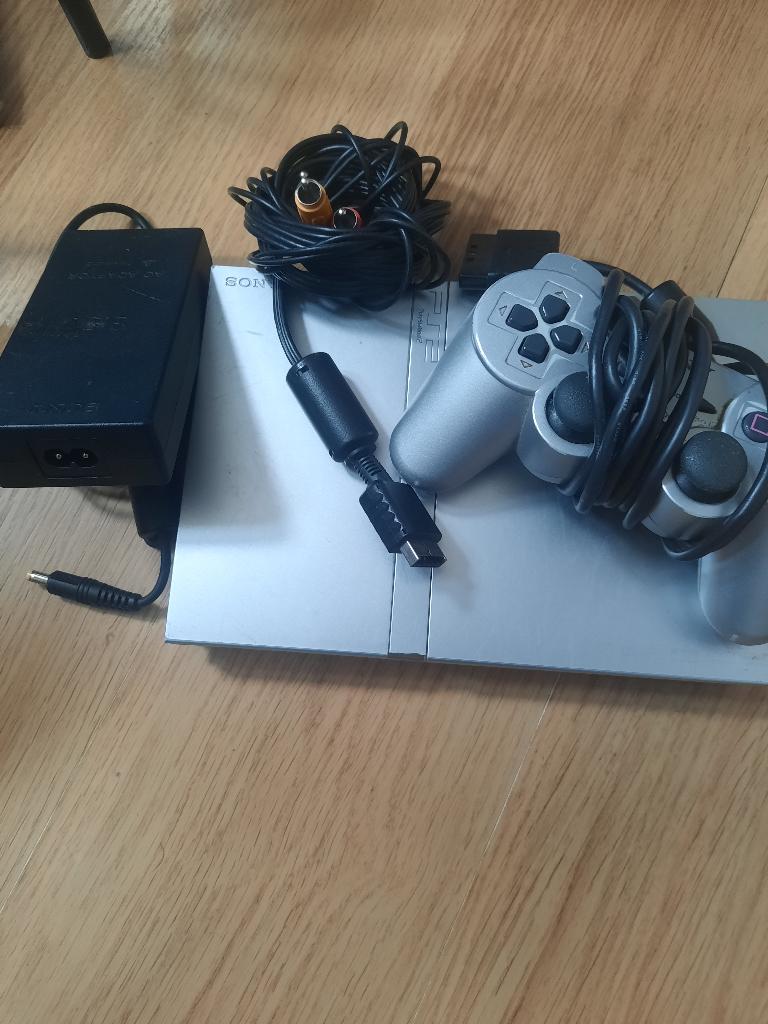 Dunne grijze console voor PlayStation 2, Games en Spelcomputers, Spelcomputers | Sony PlayStation 2, Ophalen of Verzenden, Met 1 controller