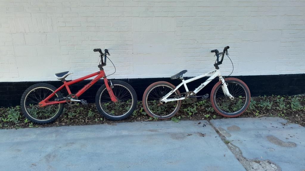 2 vélos acrobatiques BMX, Enlèvement