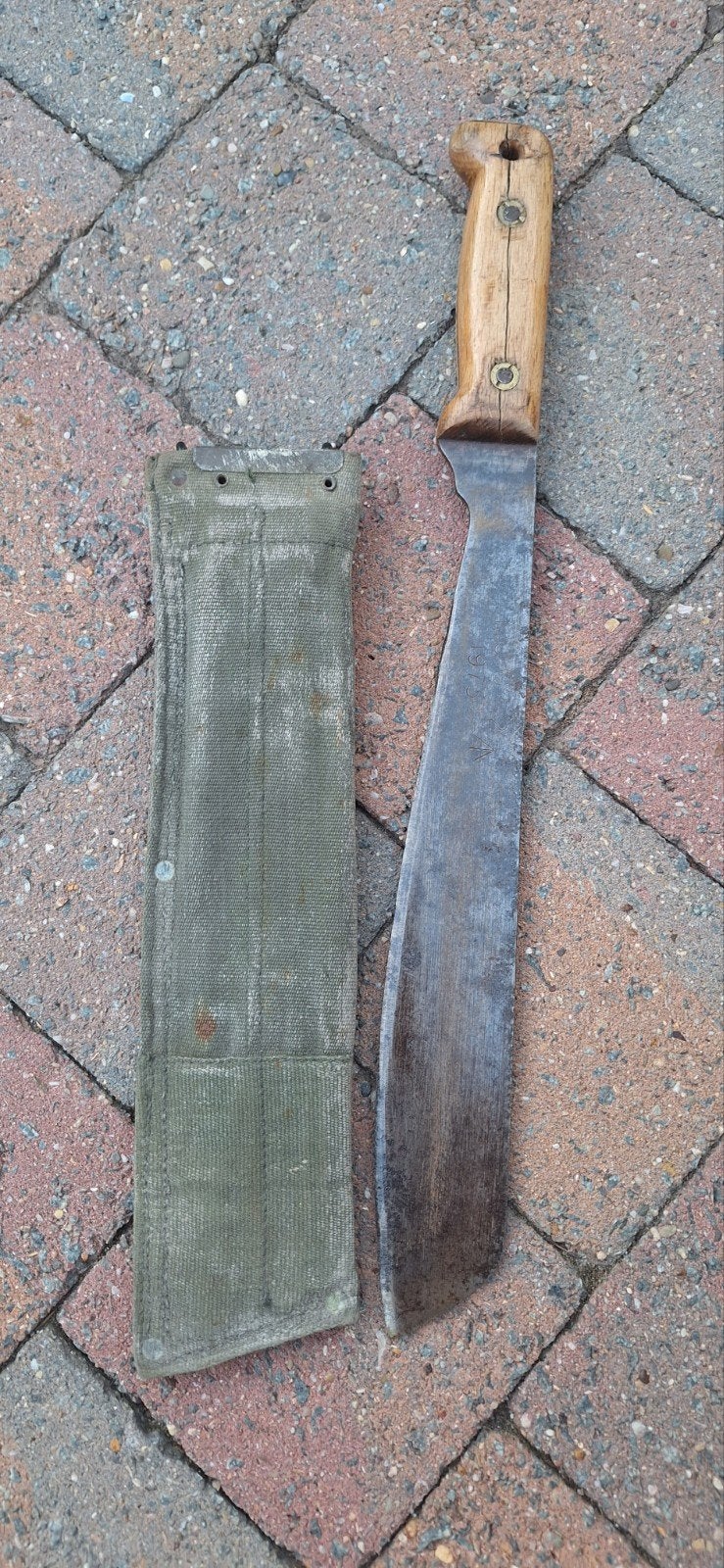 Engelse machete, Ophalen