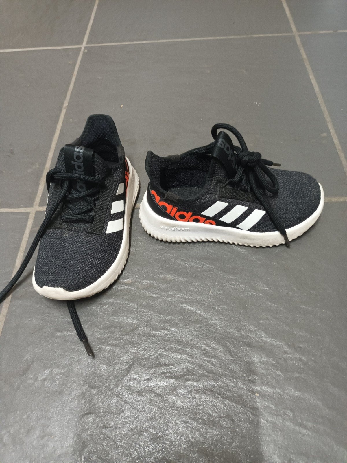 adidas sportschoenen, Ophalen, Adidas, Sportschoenen, Zo goed als nieuw
