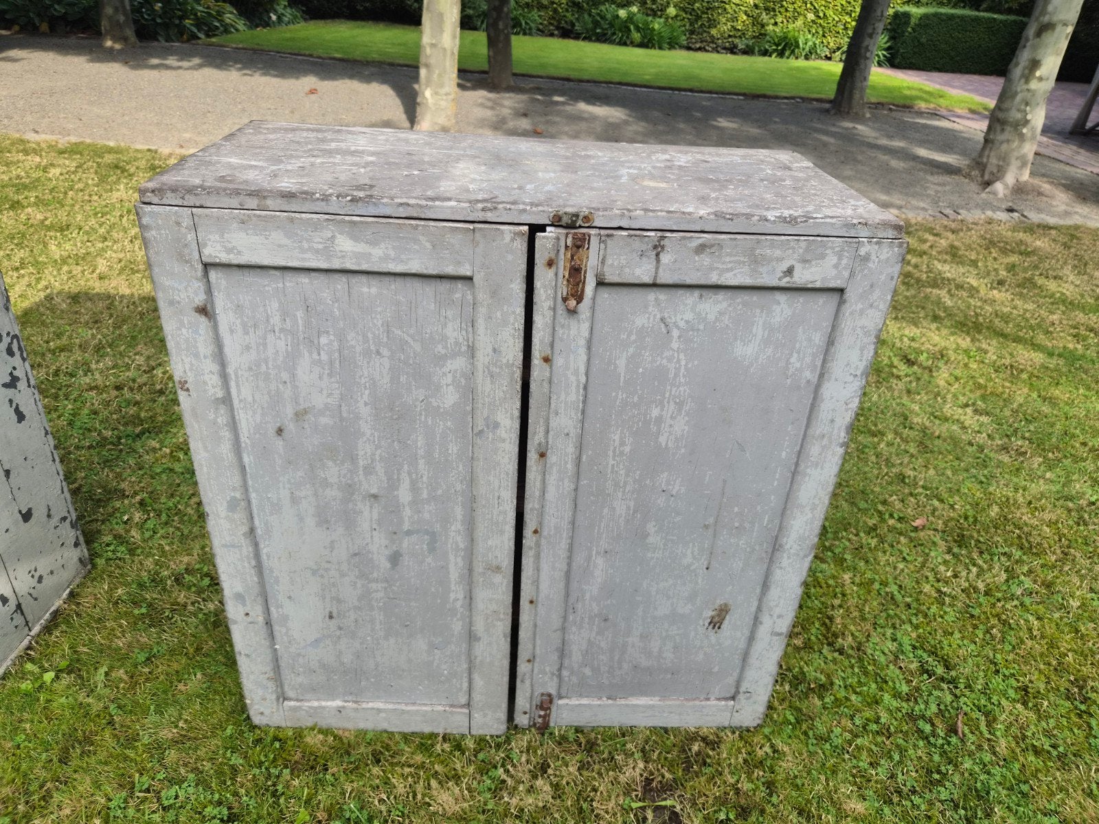 Oude vintage bakkerskast, Ophalen