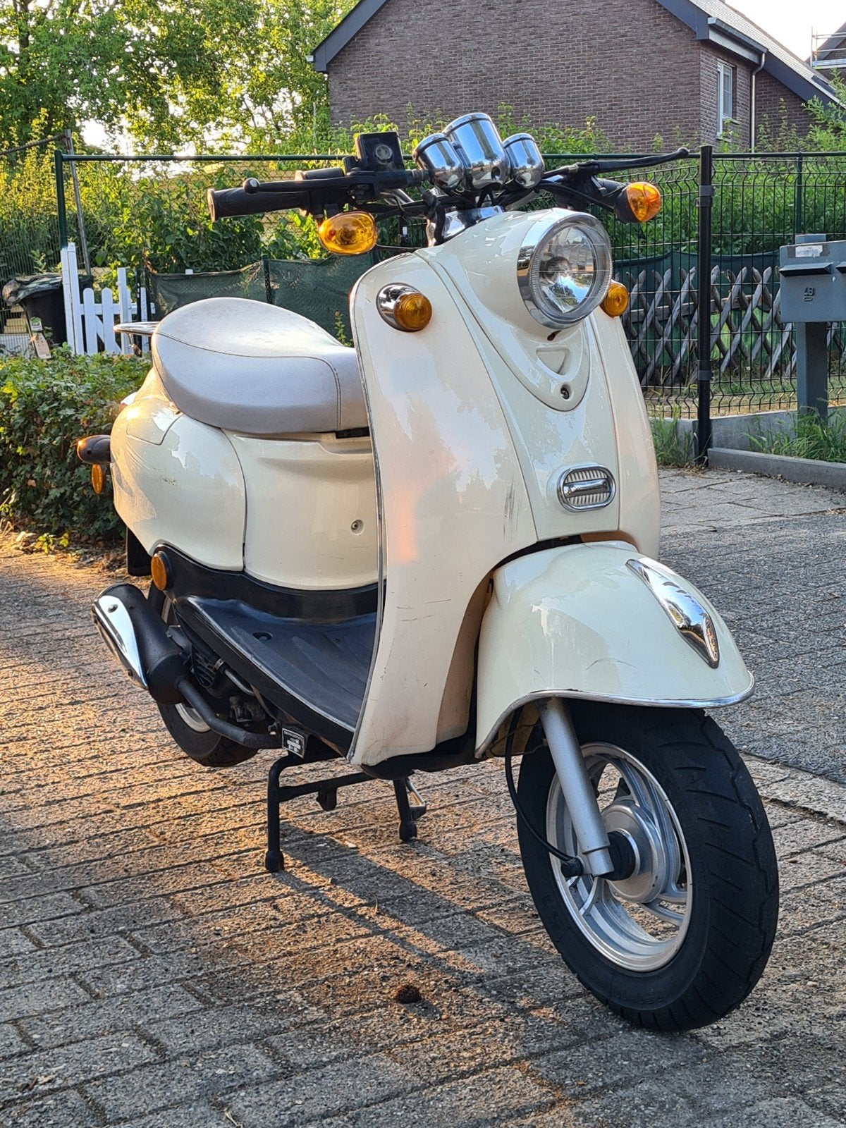 Mooie 4takt scooter B klasse 50cc start en rijd papieren ok, Fietsen en Brommers, Brommers | Vespa, Ophalen of Verzenden
