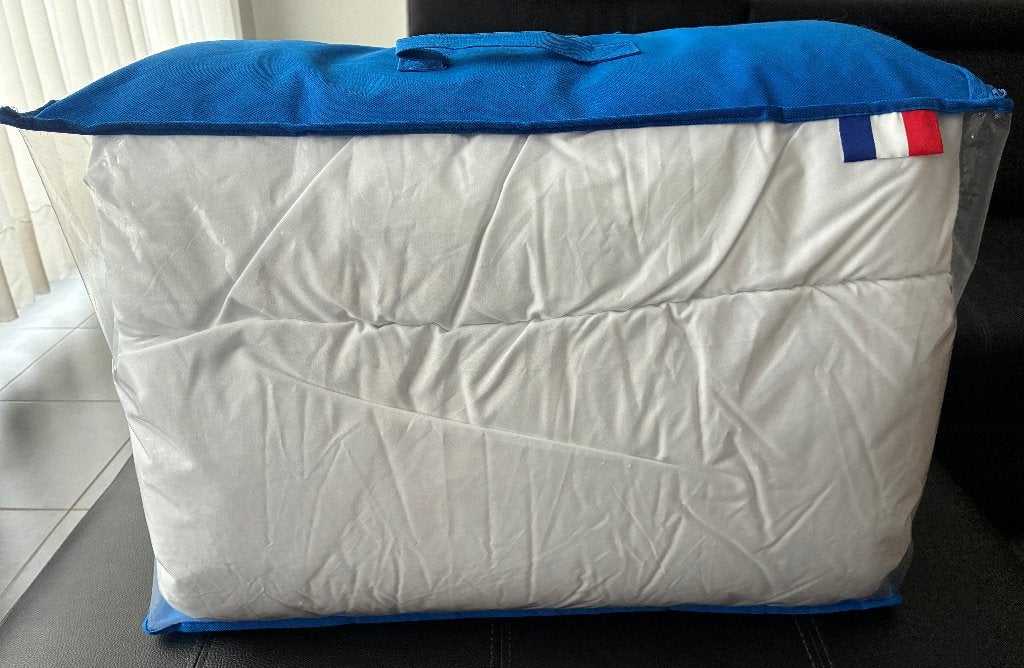 Couette  blanche : 220 cm x 240 cm / Neuve !!!, Neuf, Enlèvement, Polyester, Blanc