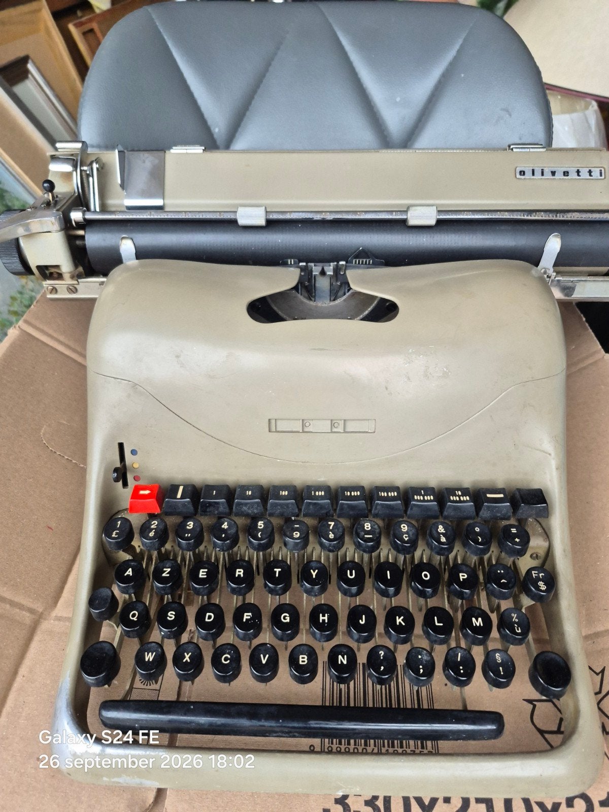 Machine à écrire Olivetti, Divers, Enlèvement ou Envoi