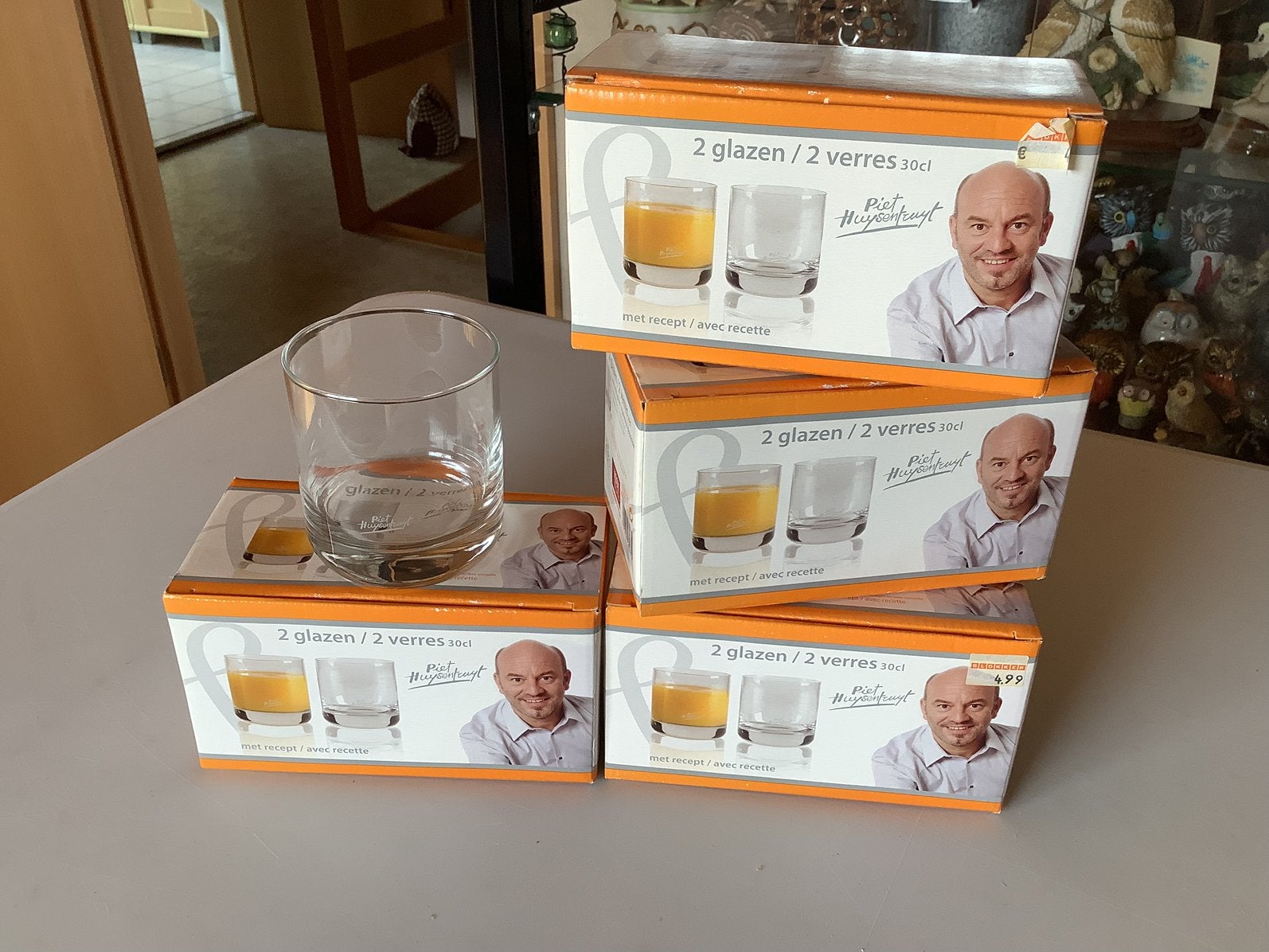 Waterglazen Piet Huyzentruyt, Ophalen
