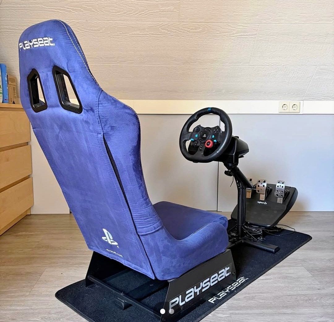 Playseat met Logitech G29 stuur/pedalen inc MSI monitor, Racestuur, Zo goed als nieuw, PC, Logitech