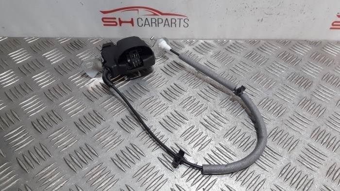 Serrure banquette arrière d'un Mercedes CLA, Autos : Pièces & Accessoires, 3 mois de garantie, Utilisé, -, -
