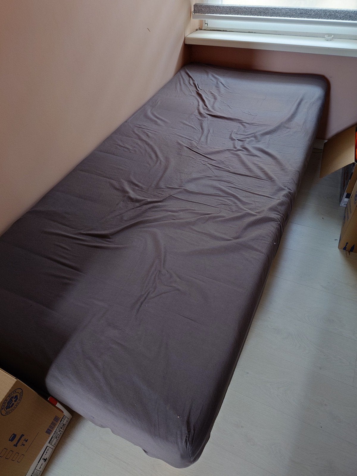 EENPERSOONS BED EN HOUTEN FRAME, Ophalen, 90 cm, Eenpersoons, Meerkleurig