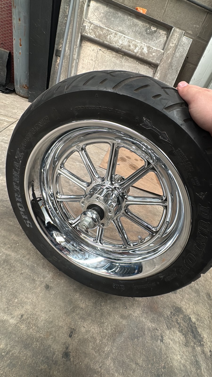 Jante Harley 200/17 arrière 21 pouces avant poli à neuf, Motoren, Onderdelen | Harley-Davidson, Ophalen