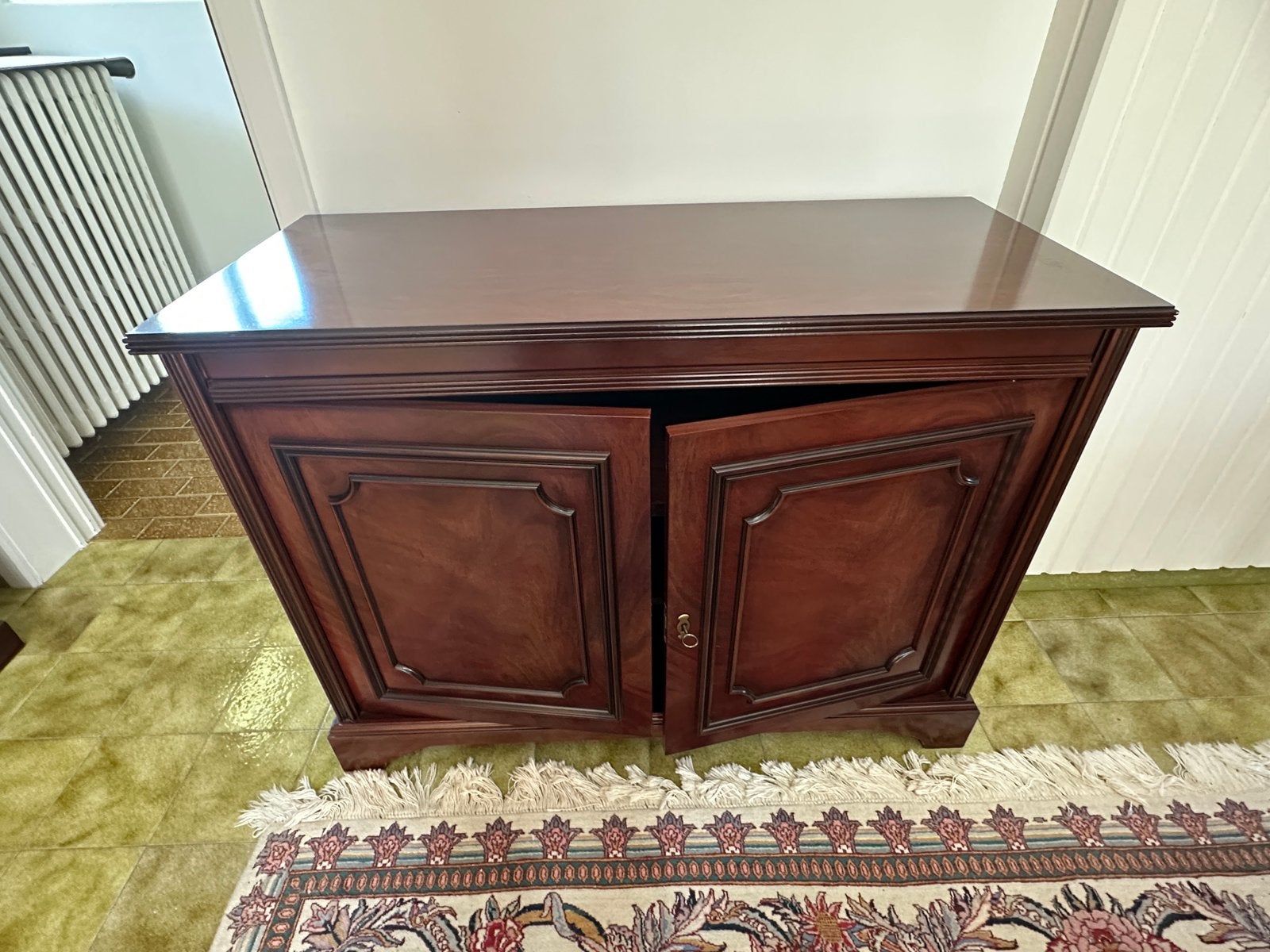Petit meuble de rangement style classique – finition noyer, Maison & Meubles, Armoires | Dressoirs, Comme neuf, 100 à 150 cm, 25 à 50 cm