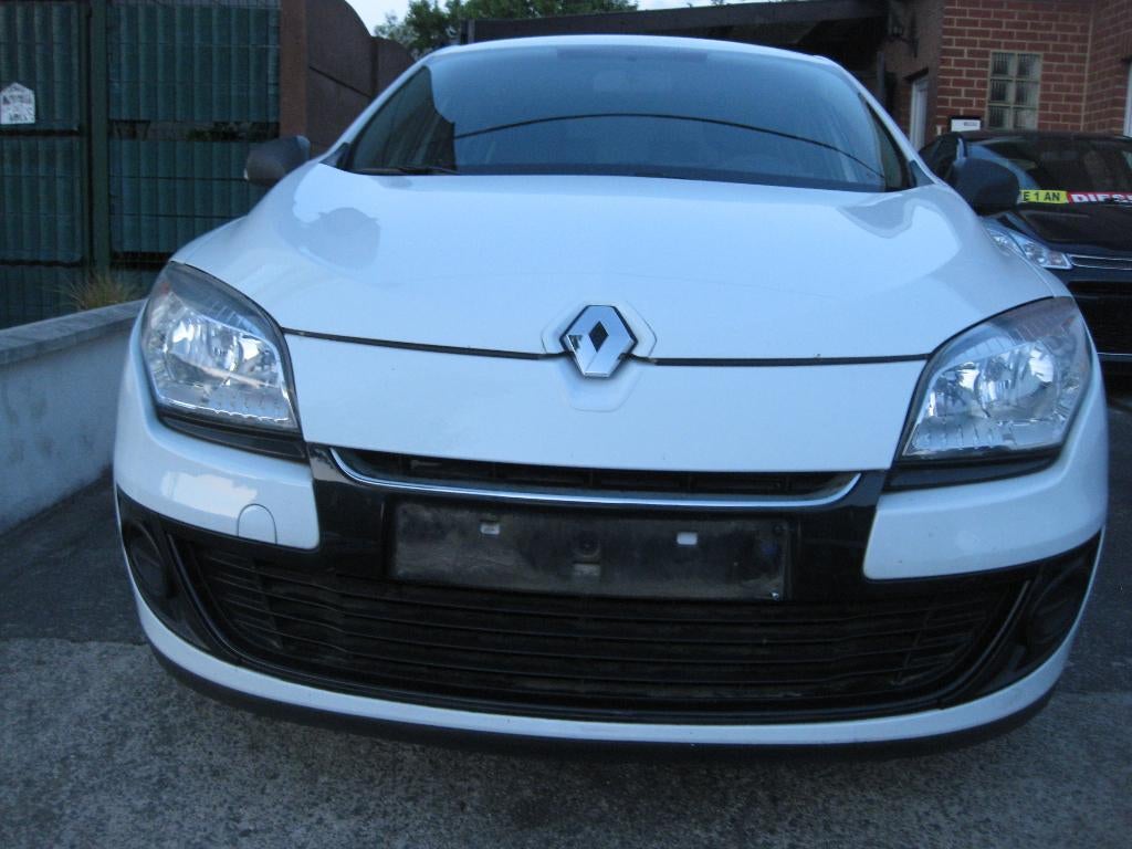 Renault Megane 1.6i essence 44.670km Garantie 1 an, Auto's, Renault, Euro 5, Stof, Zwart, 4 cilinders
