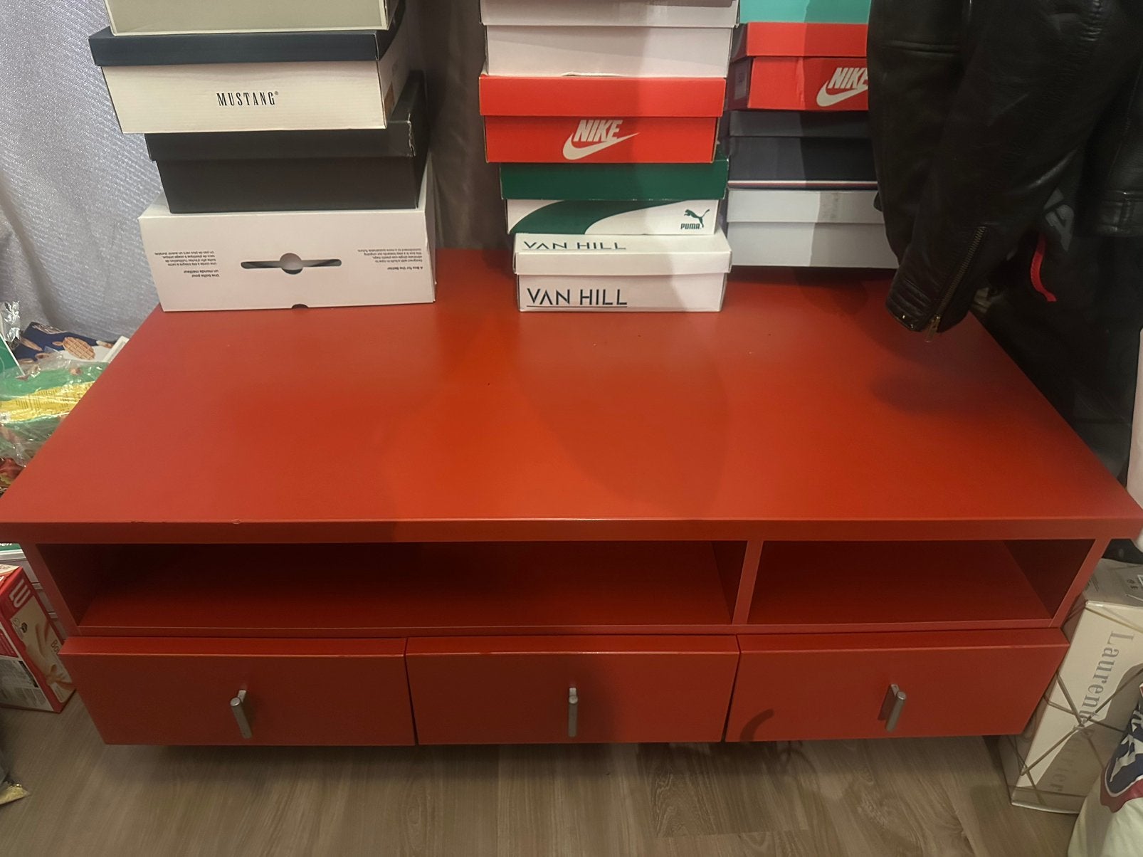 Gratis TV kastje in 1 stuk, Ophalen, Zo goed als nieuw