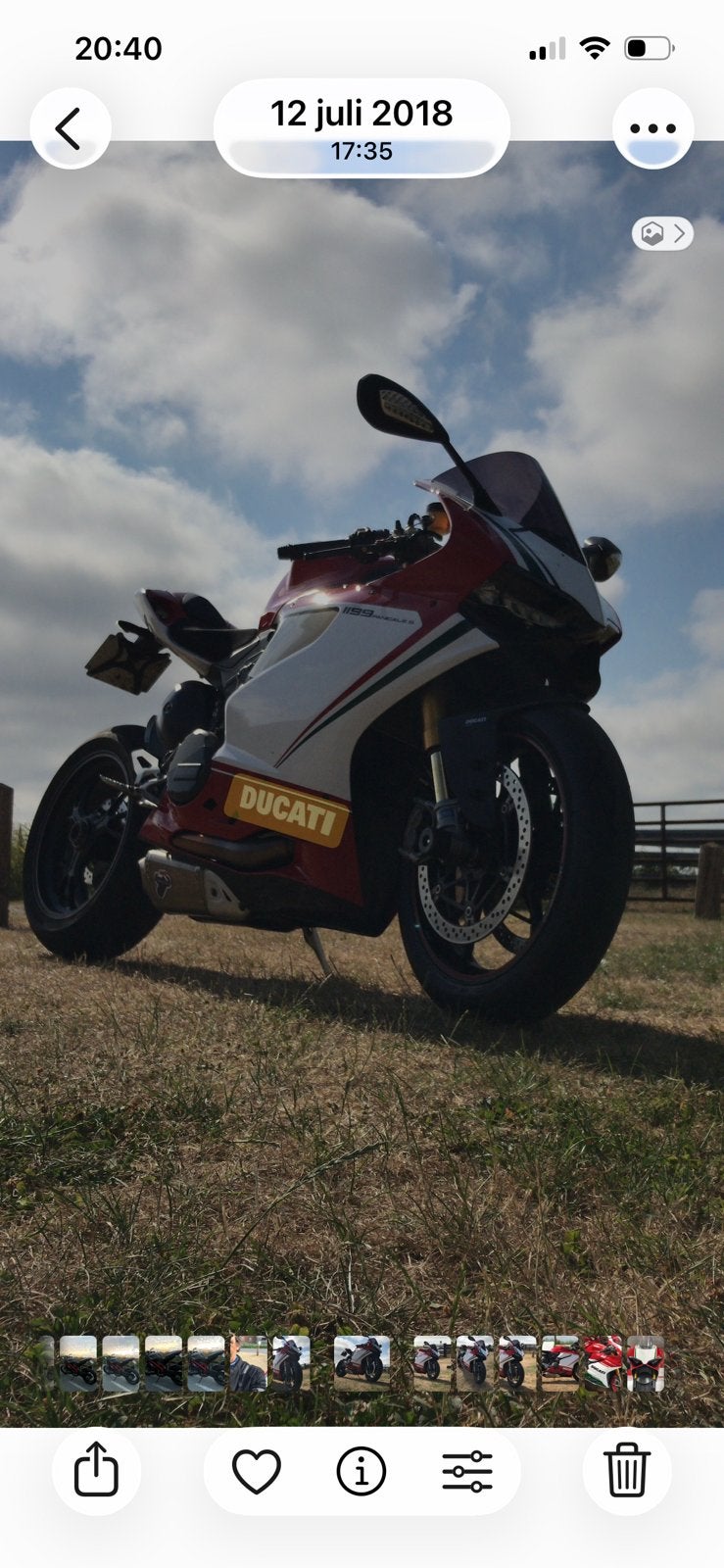 Ducati panigale 1199 s tricolore met 10500 km, Motos, Motos | Ducati, Permis Moto A, Amortisseurs réglables électroniquement, Plus de 35 kW