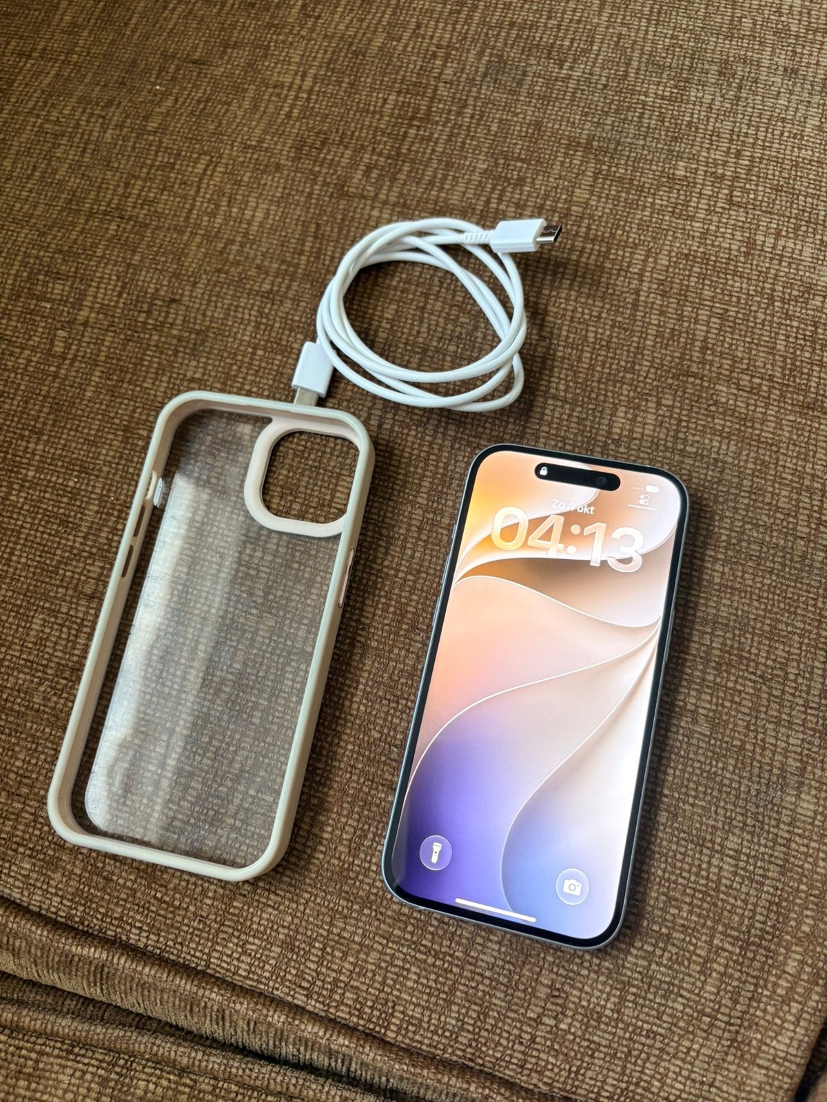 iPhone 15 White – Inclusief hoesje en lader – In topstaat, Télécoms, Enlèvement ou Envoi, Comme neuf, IPhone 15