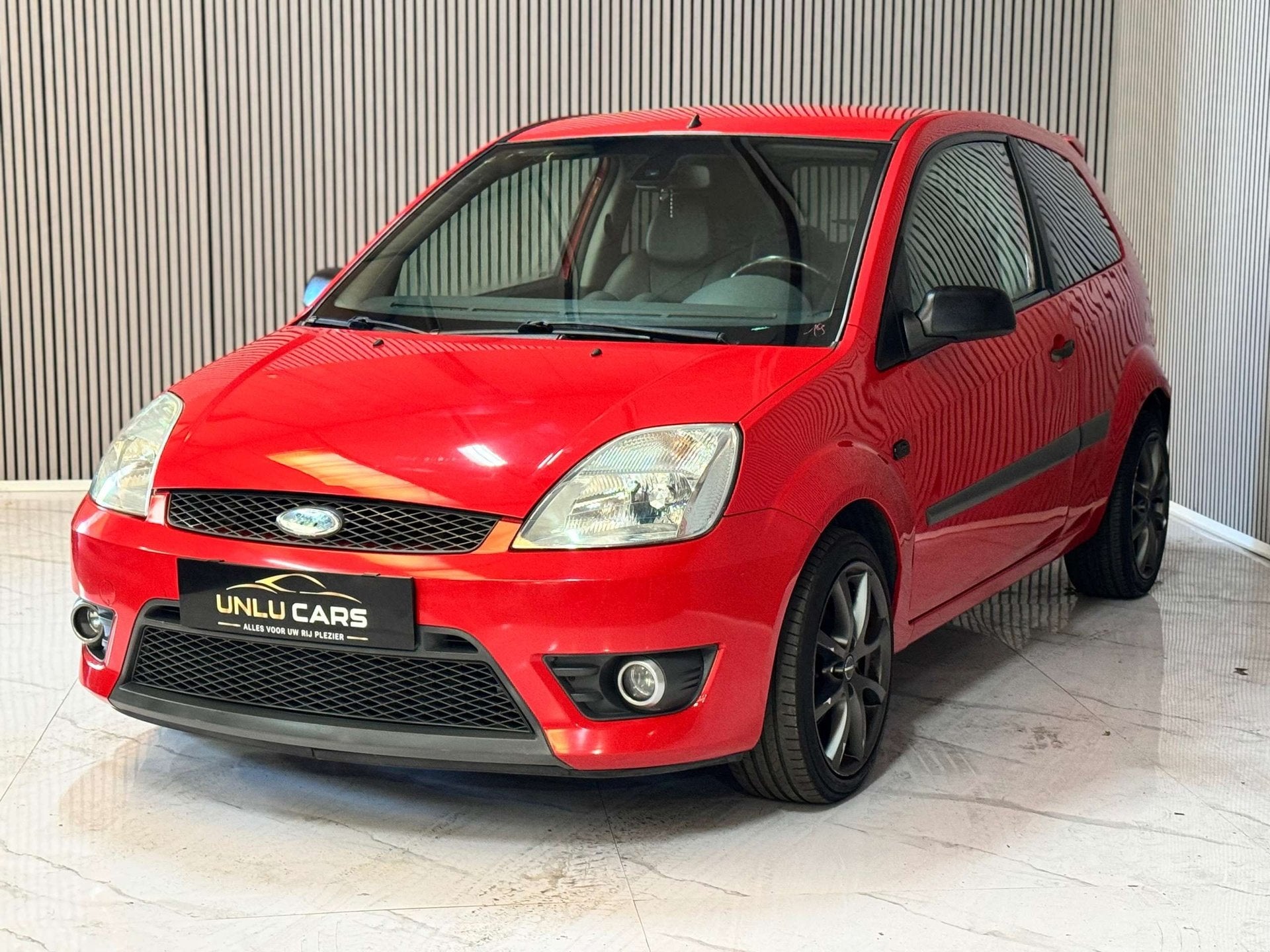 Ford Fiesta Fiesta 1.6 Turbo TDCi 16v S, Autos, Rouge, Achat, 90 ch, Entreprise