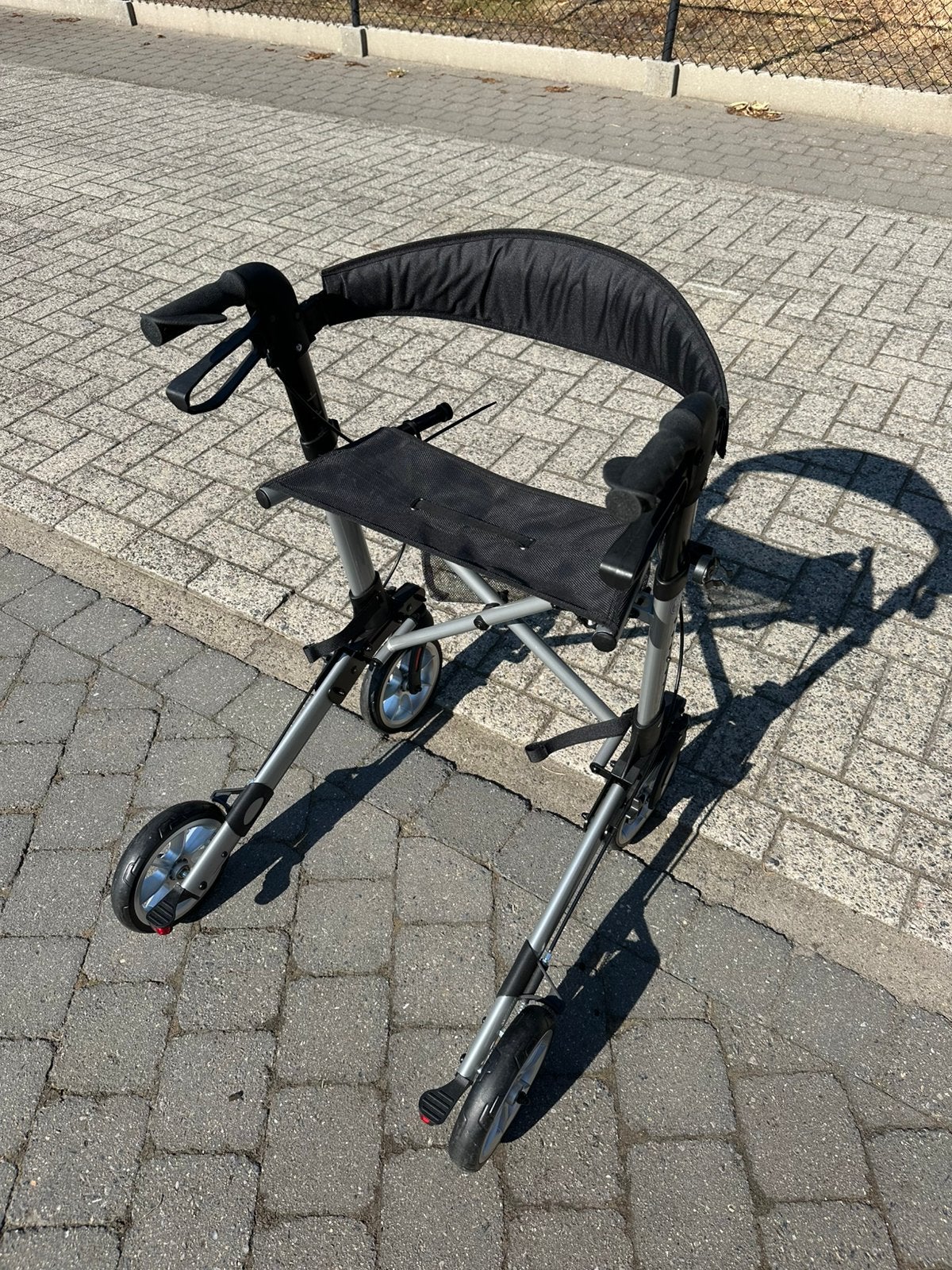 Gloednieuwe rollator nooit gebruikt!!, Enlèvement, Neuf