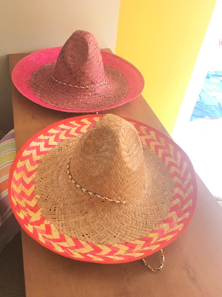 Sombrero's (2 Mexicaanse hoeden), Ophalen, Zo goed als nieuw, One size fits all, Hoed