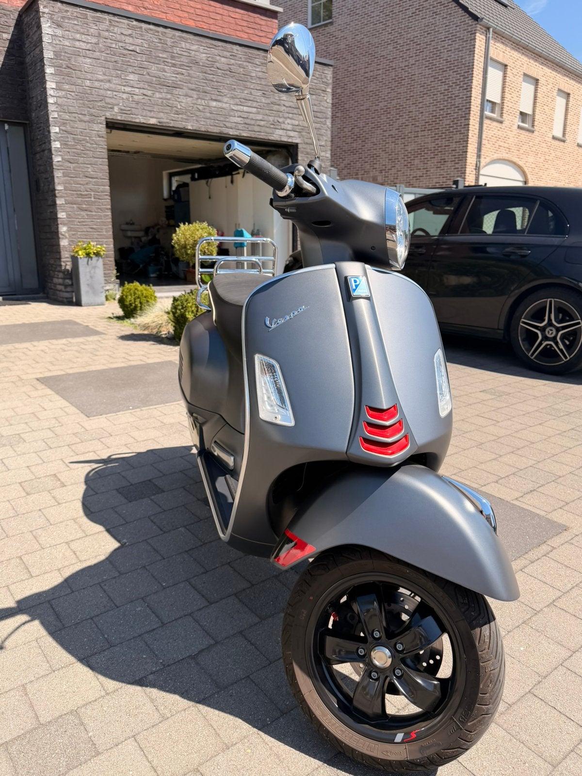 Prachtige Vespa GTS 125cc Super mat grijs, Fietsen en Brommers, Scooters | Vespa, Ophalen, 125 cc, Zo goed als nieuw, Benzine