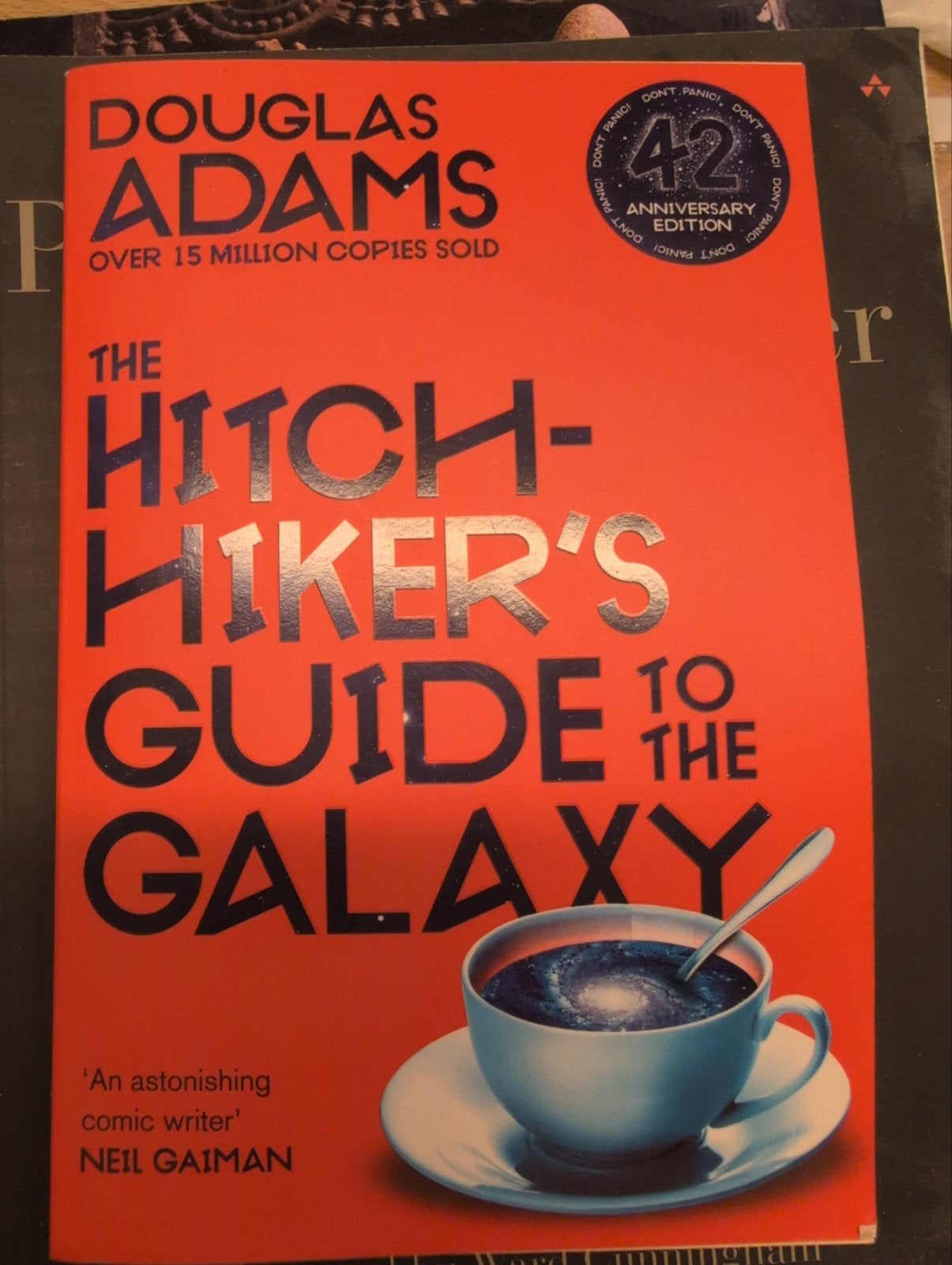 The Hitchhiker's Guide To The Galaxy (Volume 1), Ophalen, Fictie, Douglas Adams, Zo goed als nieuw
