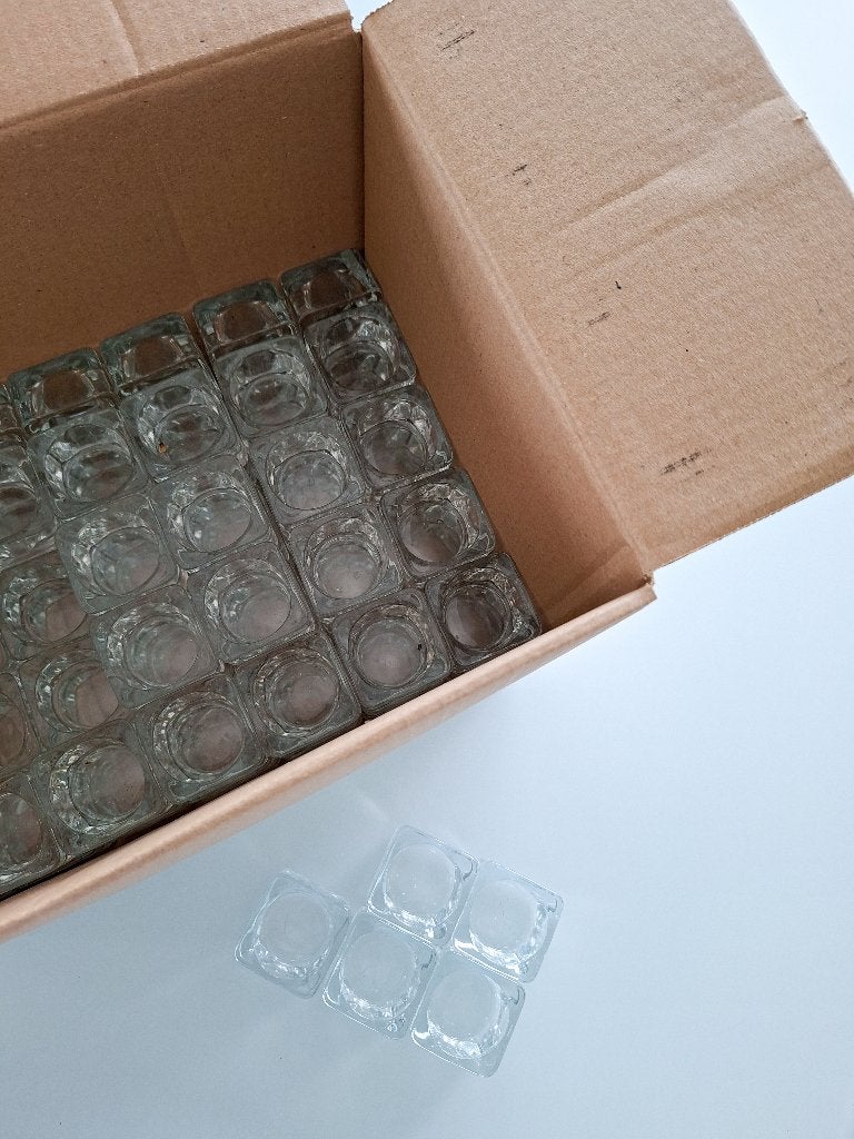 Grote set van 99 glazen theelichthouders (5 cm x 5 cm), Huis en Inrichting, Woonaccessoires | Kandelaars en Kaarsen, Zo goed als nieuw