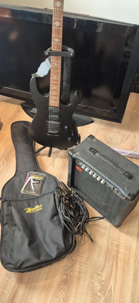 Elektrische gitaar Stagg mat zwart (juweeltje!) compleet set, Musique & Instruments, Instruments à corde | Guitares | Électriques
