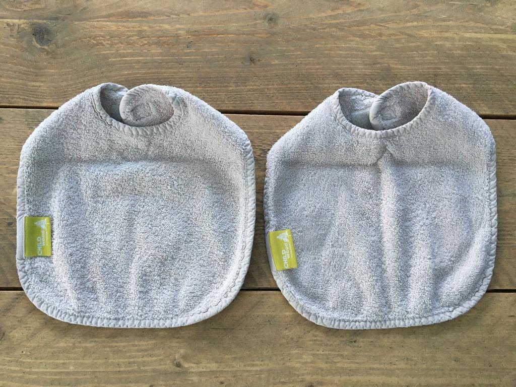 CHILDWOOD, 2 bavoirs avec fermeture velcro, Enfants & Bébés, Enlèvement ou Envoi, Autres types