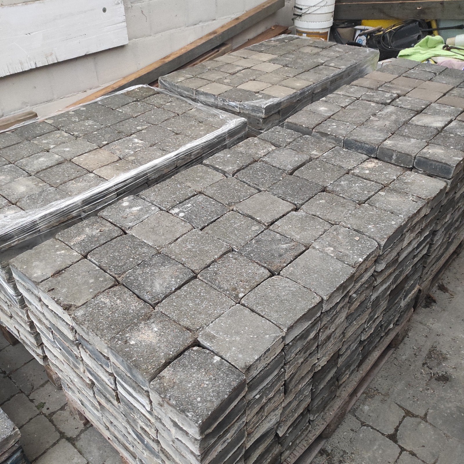 grijze betonklinkers 15x15x6 +-50m2, Enlèvement