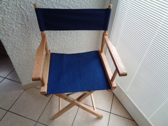 Chaise de régisseur en bois avec tissu bleu. Vintage, Envoi