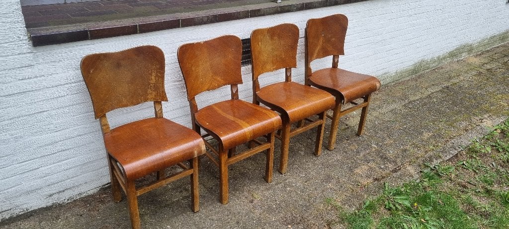 Stoelen gratis af te halen, Ophalen