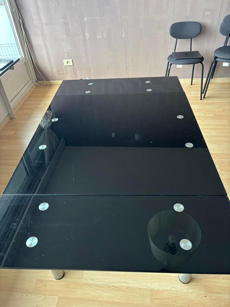Zwarte glazen uitschuifbare eettafel (incl. stoelen), Enlèvement, Comme neuf