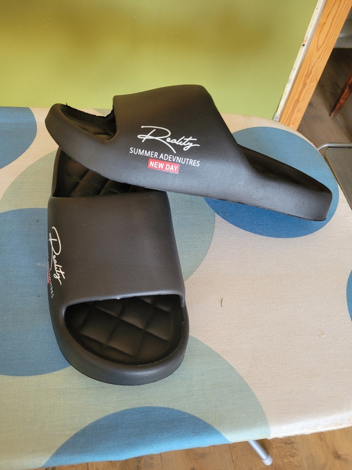 gloednieuwe slippers maat 44-45, Kleding | Heren, Schoenen, Ophalen of Verzenden, Slippers