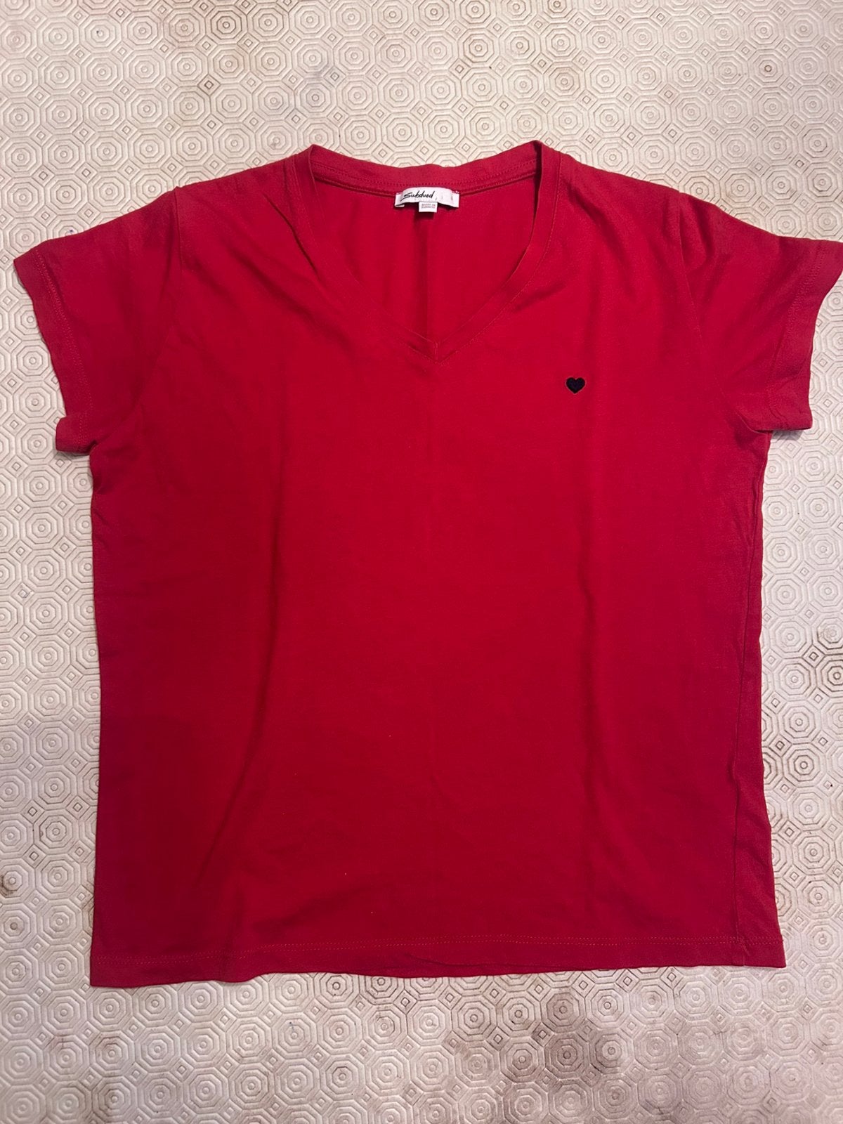 Eenvoudig rood t-shirt met hart, Ophalen, Zo goed als nieuw, Rood