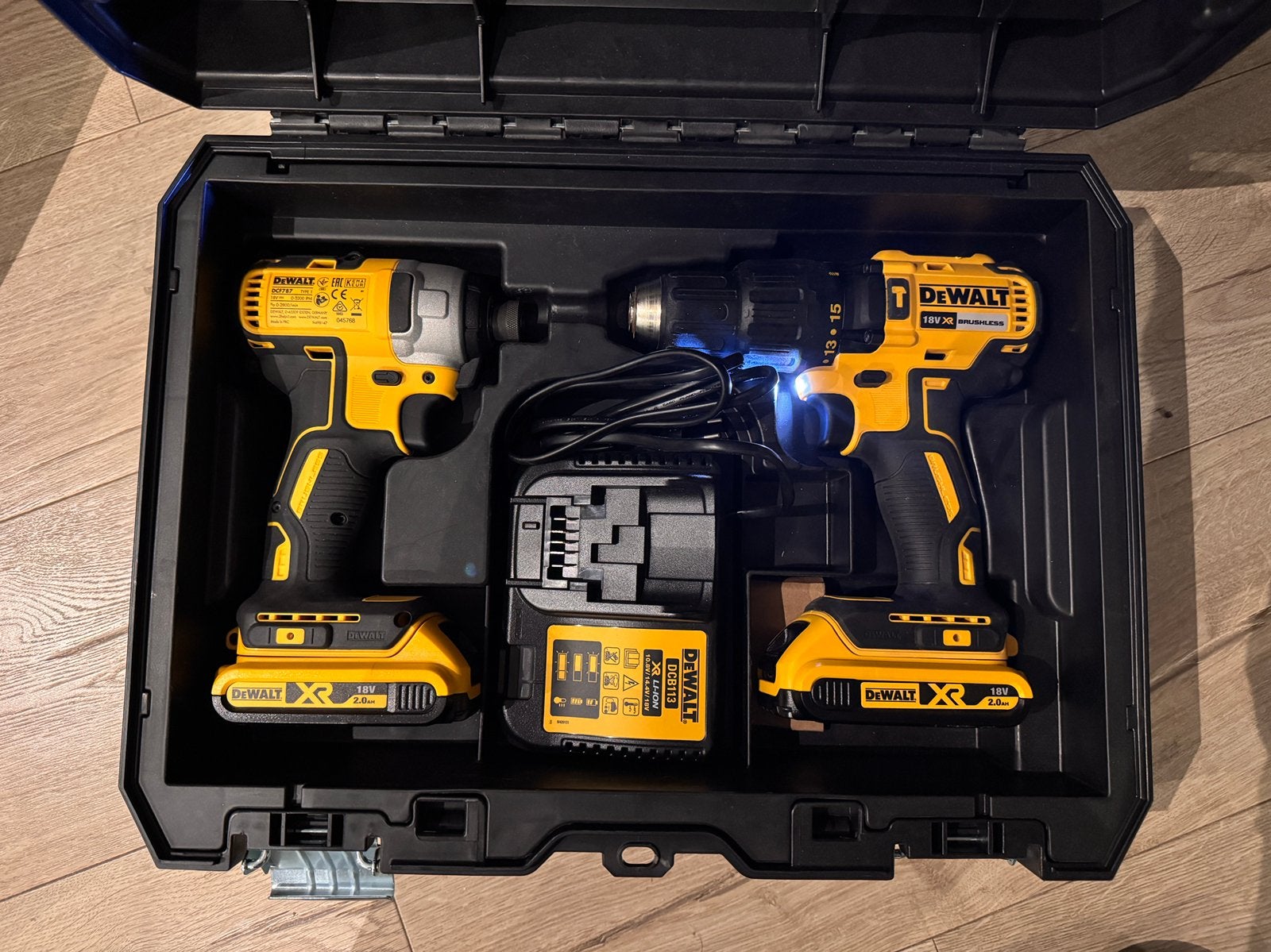 DeWALT DCK2060D2T 18V XR borstelloze set, Doe-het-zelf en Bouw, Ophalen, Zo goed als nieuw, Accuboormachine, DeWalt
