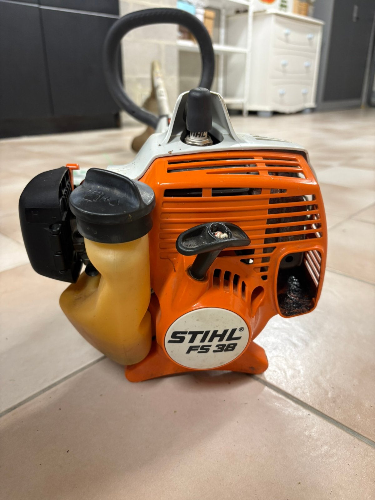 Stihl FS 38 kantenmaaier, Enlèvement, Comme neuf, 10 à 30 cm, Essence