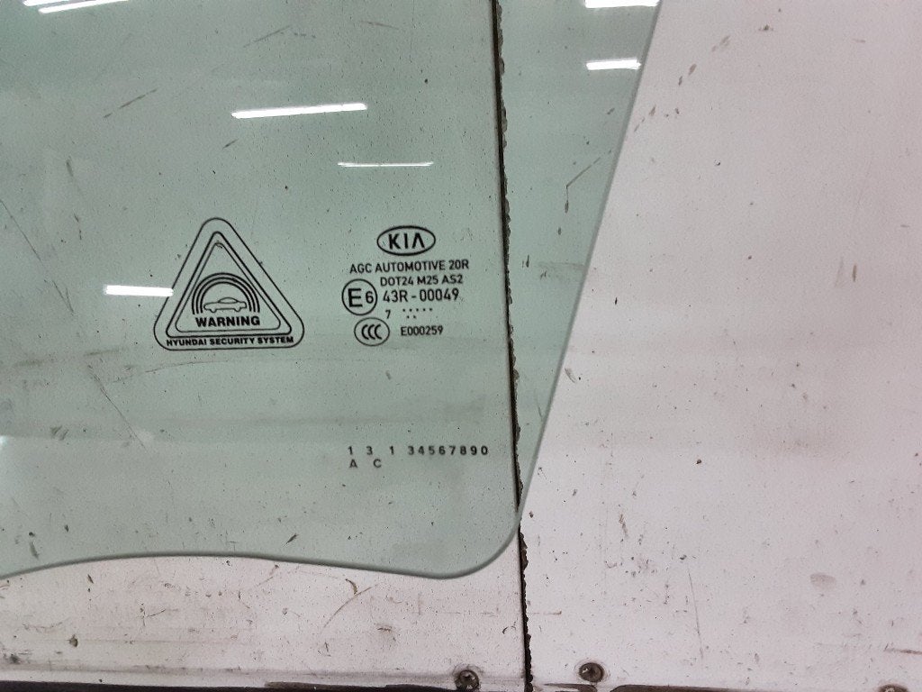 PORTIERRUIT LINKS VOOR Kia Sportage (QL) (01-2015/09-2022), Info@kia.de, Theodor-Heuss-Allee 11
60486  Frankfurt am Main, DE, Kia Deutschland GmbH